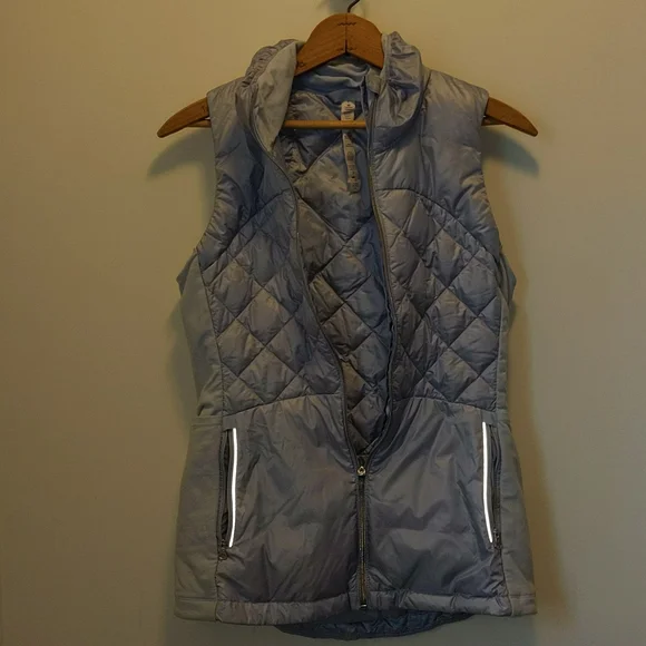 Lululemon Size 6 Light Purple Goose Down Zip Front Vest - Picture 11 of 11